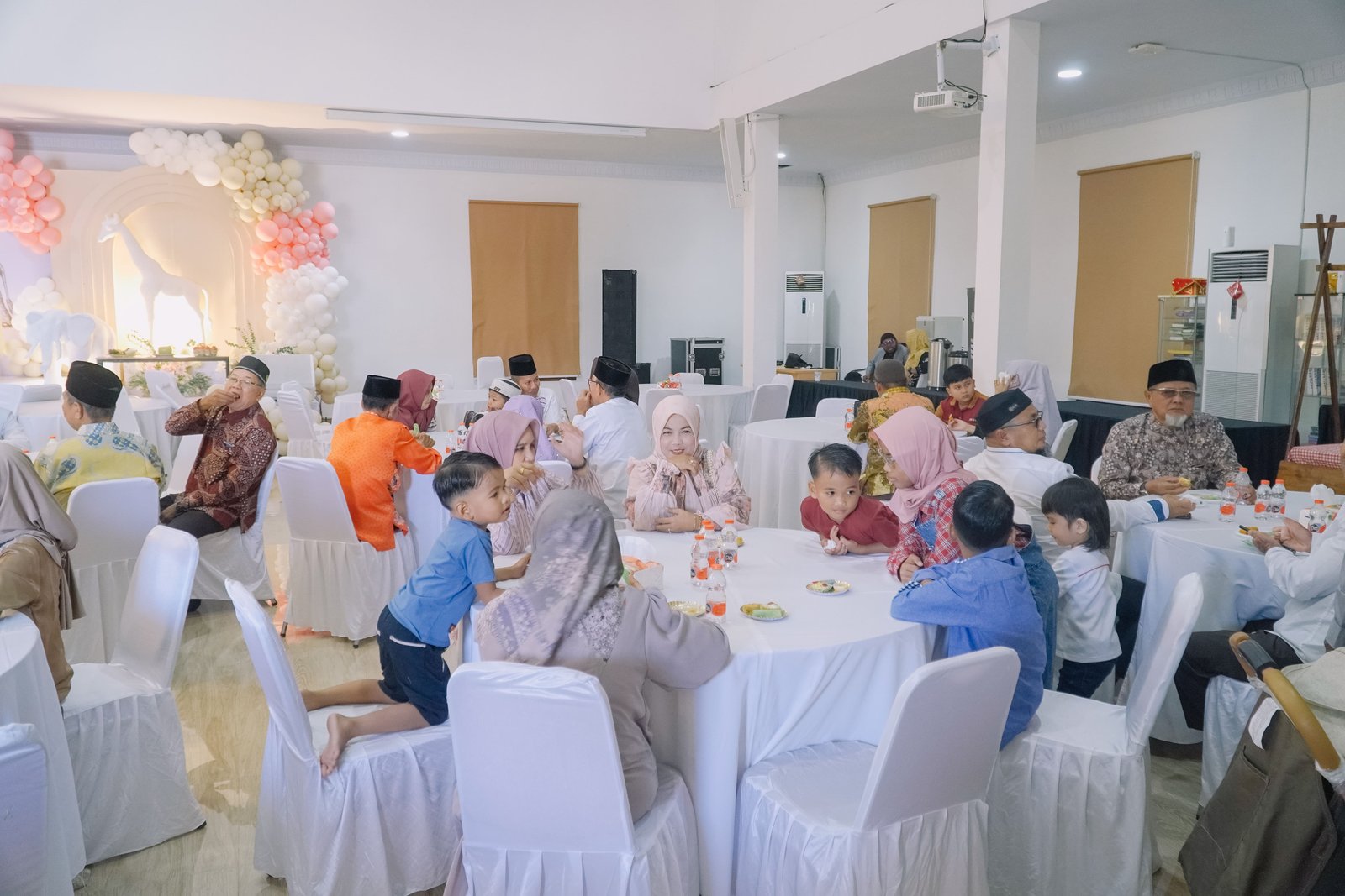 Taman sekitar RMA